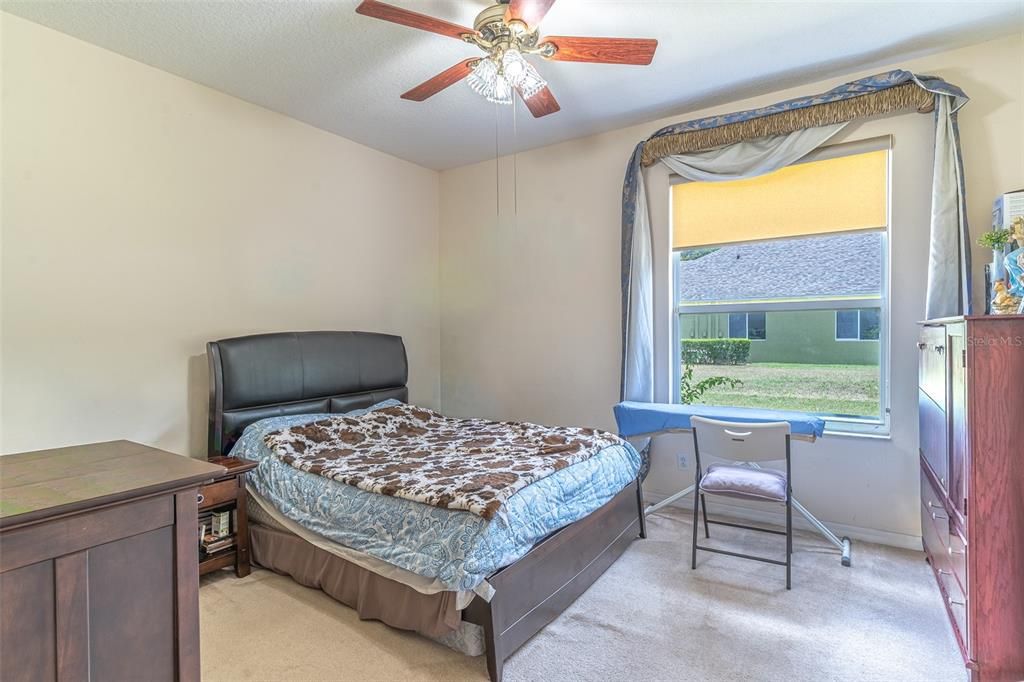 For Sale: $900,000 (6 beds, 4 baths, 4173 Square Feet)