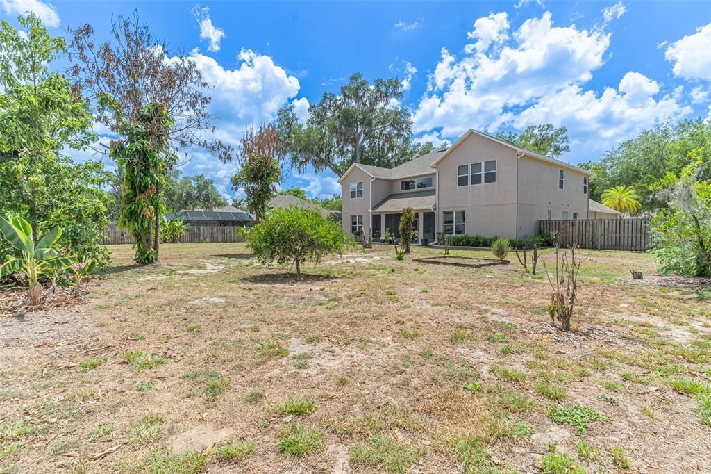 For Sale: $900,000 (6 beds, 4 baths, 4173 Square Feet)