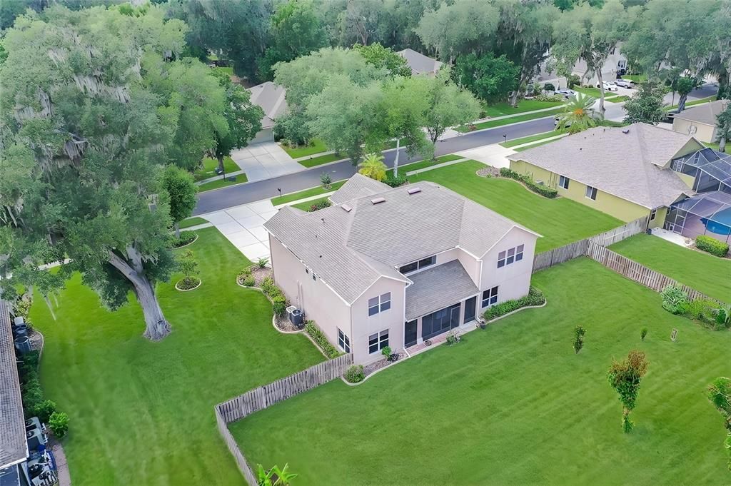 For Sale: $900,000 (6 beds, 4 baths, 4173 Square Feet)