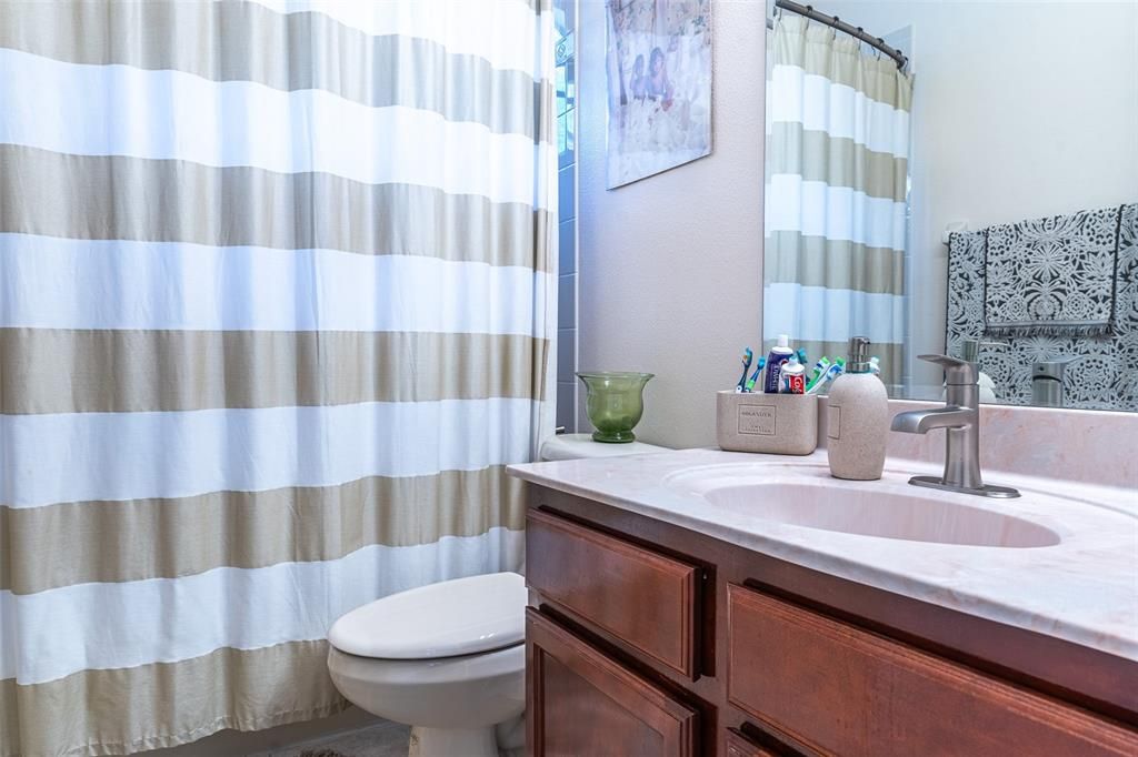 For Sale: $900,000 (6 beds, 4 baths, 4173 Square Feet)