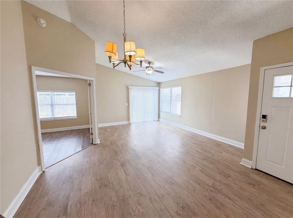 Active With Contract: $285,000 (3 beds, 2 baths, 1165 Square Feet)