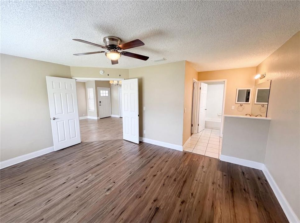Active With Contract: $285,000 (3 beds, 2 baths, 1165 Square Feet)