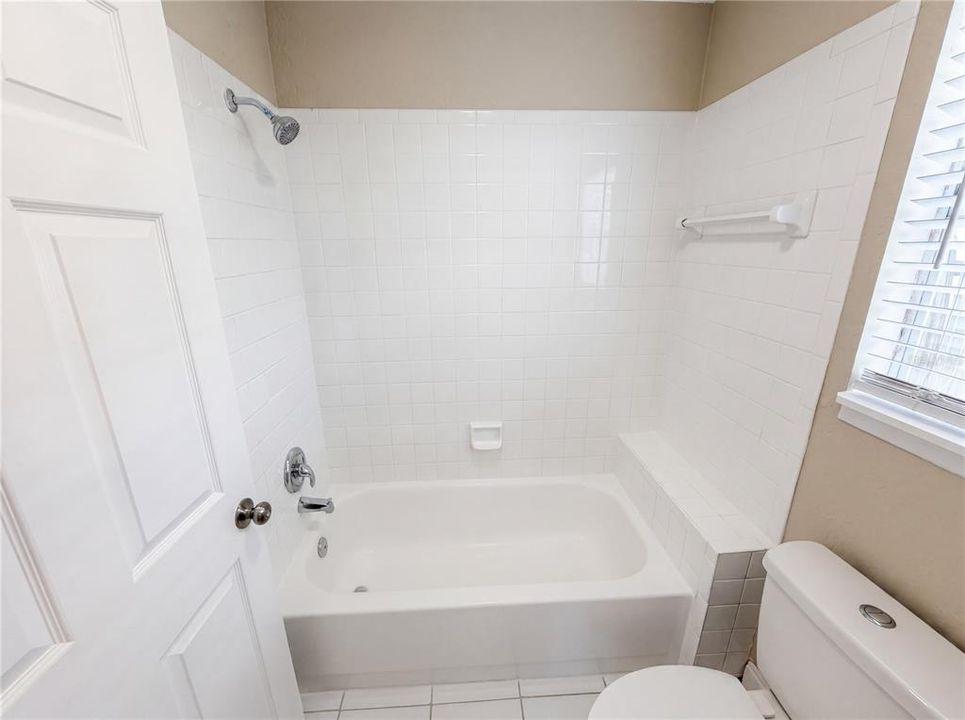 Active With Contract: $285,000 (3 beds, 2 baths, 1165 Square Feet)
