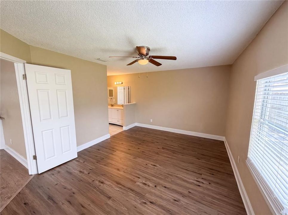 Active With Contract: $285,000 (3 beds, 2 baths, 1165 Square Feet)