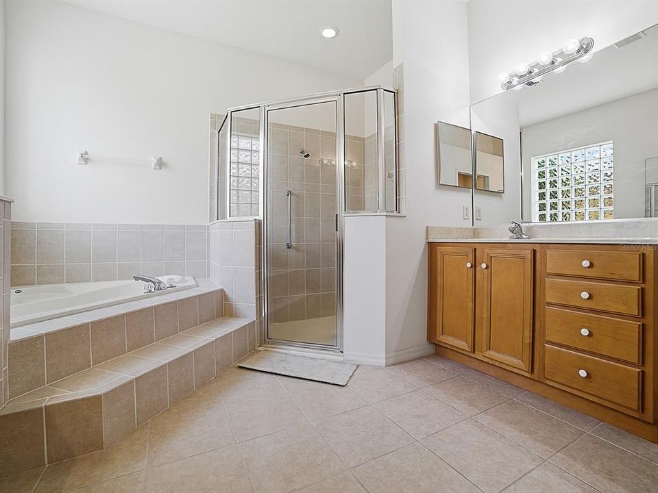 En Venta: $535,000 (3 camas, 2 baños, 3112 Pies cuadrados)
