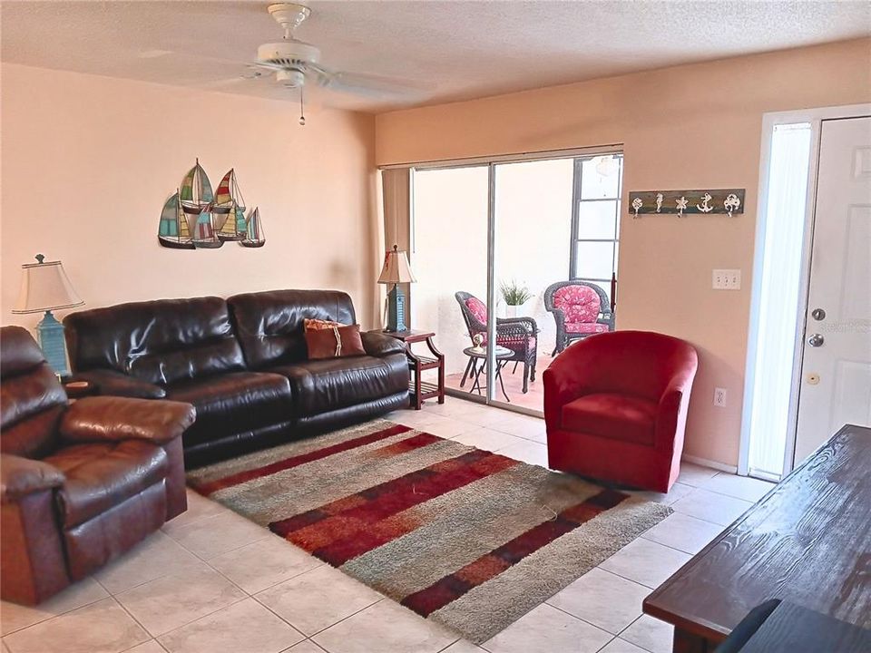 For Sale: $155,000 (2 beds, 2 baths, 1000 Square Feet)