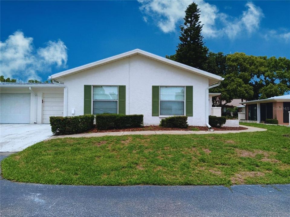 For Sale: $155,000 (2 beds, 2 baths, 1000 Square Feet)