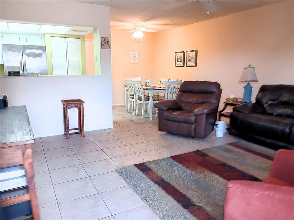 For Sale: $155,000 (2 beds, 2 baths, 1000 Square Feet)