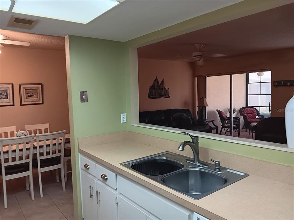 For Sale: $155,000 (2 beds, 2 baths, 1000 Square Feet)