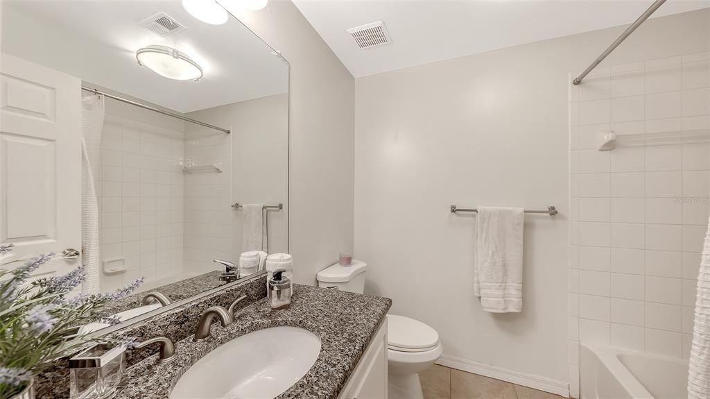 En Venta: $299,202 (3 camas, 3 baños, 1359 Pies cuadrados)