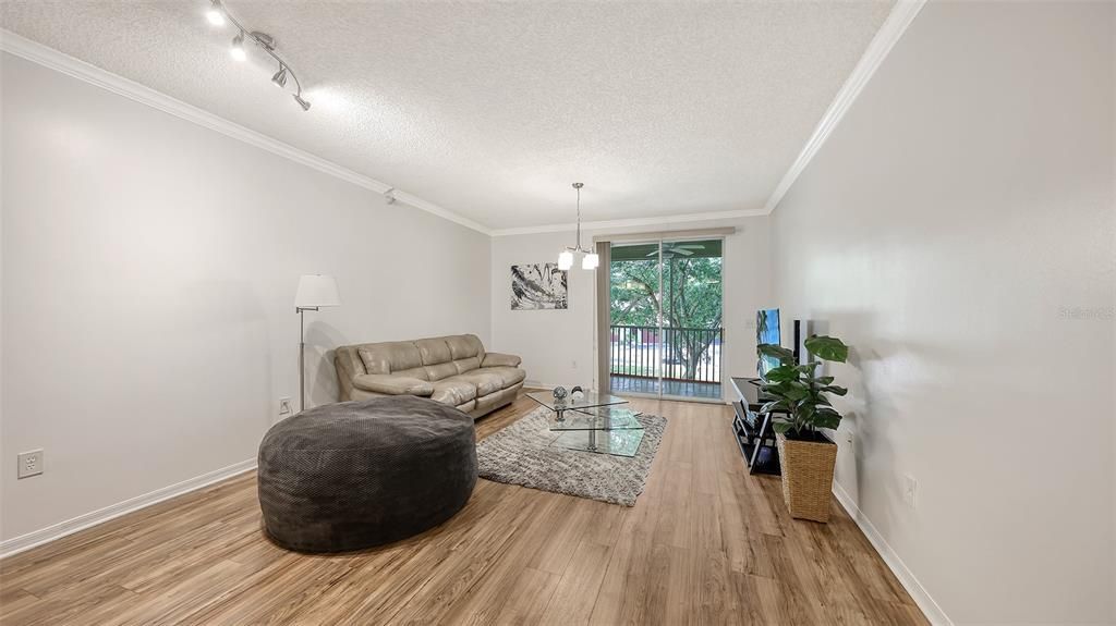 En Venta: $299,202 (3 camas, 3 baños, 1359 Pies cuadrados)
