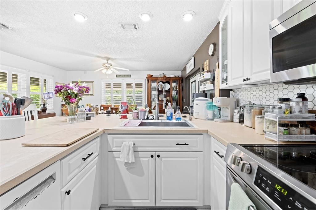 For Sale: $254,000 (2 beds, 2 baths, 1284 Square Feet)