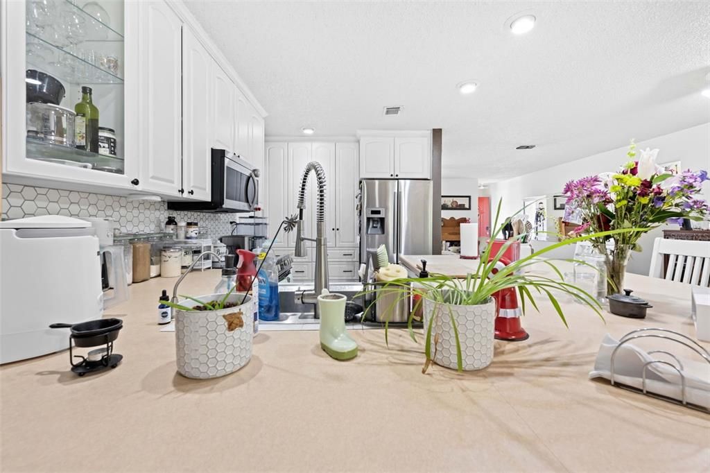 For Sale: $254,000 (2 beds, 2 baths, 1284 Square Feet)