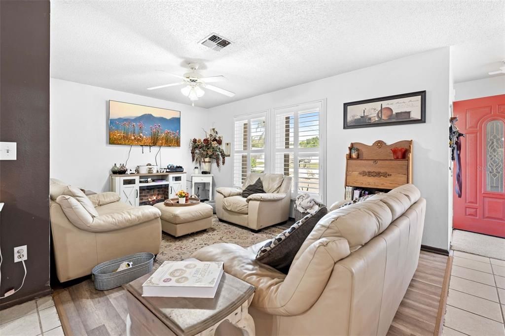 For Sale: $254,000 (2 beds, 2 baths, 1284 Square Feet)