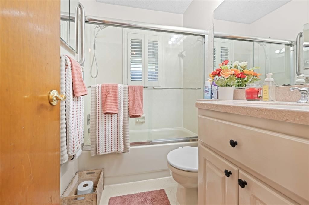 For Sale: $254,000 (2 beds, 2 baths, 1284 Square Feet)