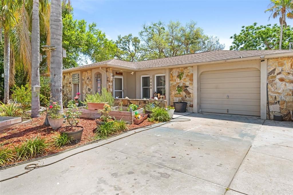 For Sale: $254,000 (2 beds, 2 baths, 1284 Square Feet)