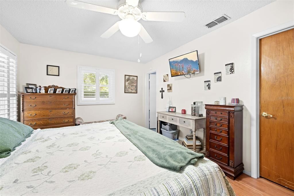 For Sale: $254,000 (2 beds, 2 baths, 1284 Square Feet)