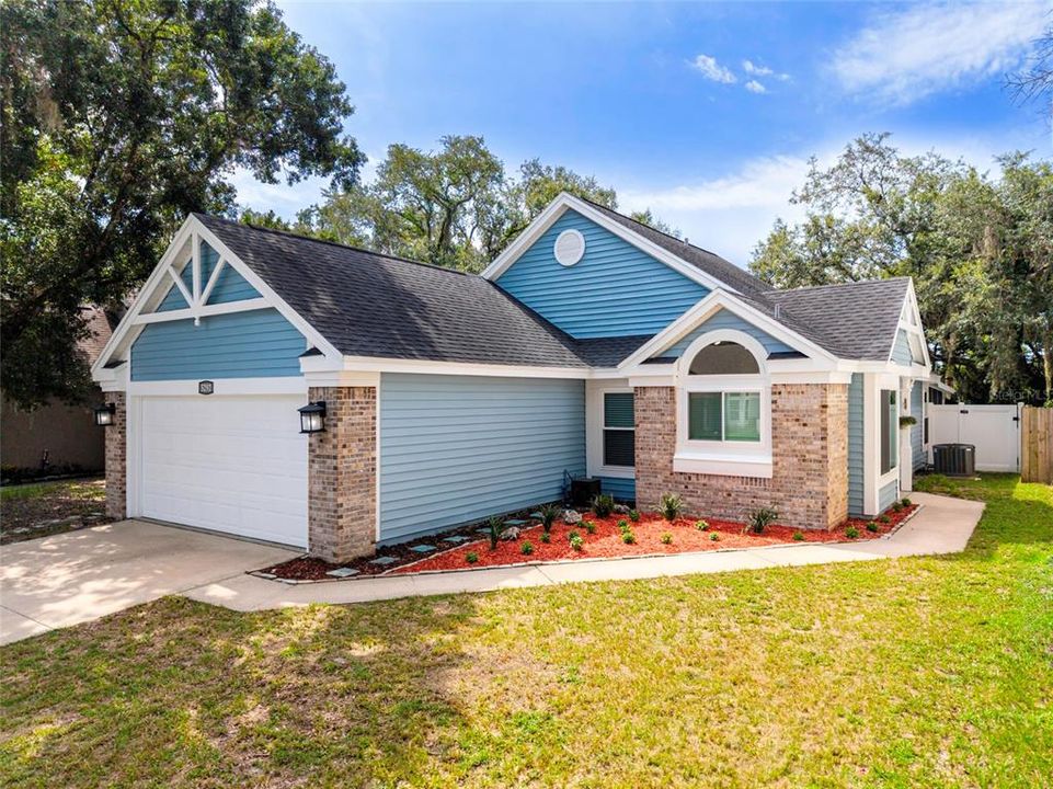 For Sale: $350,000 (3 beds, 2 baths, 1219 Square Feet)