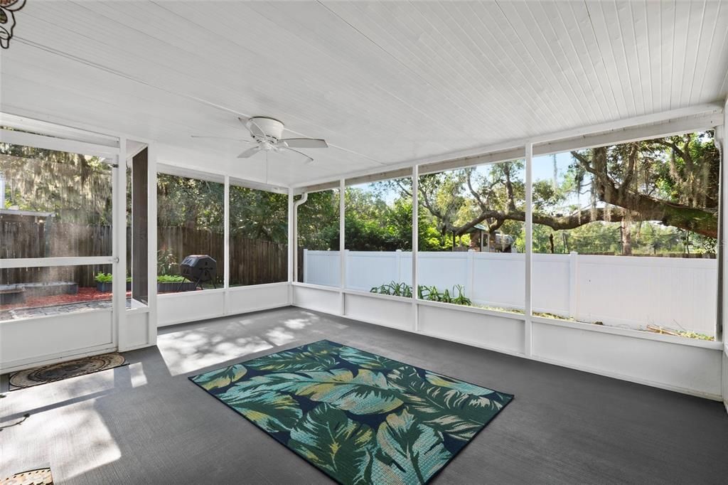 For Sale: $350,000 (3 beds, 2 baths, 1219 Square Feet)