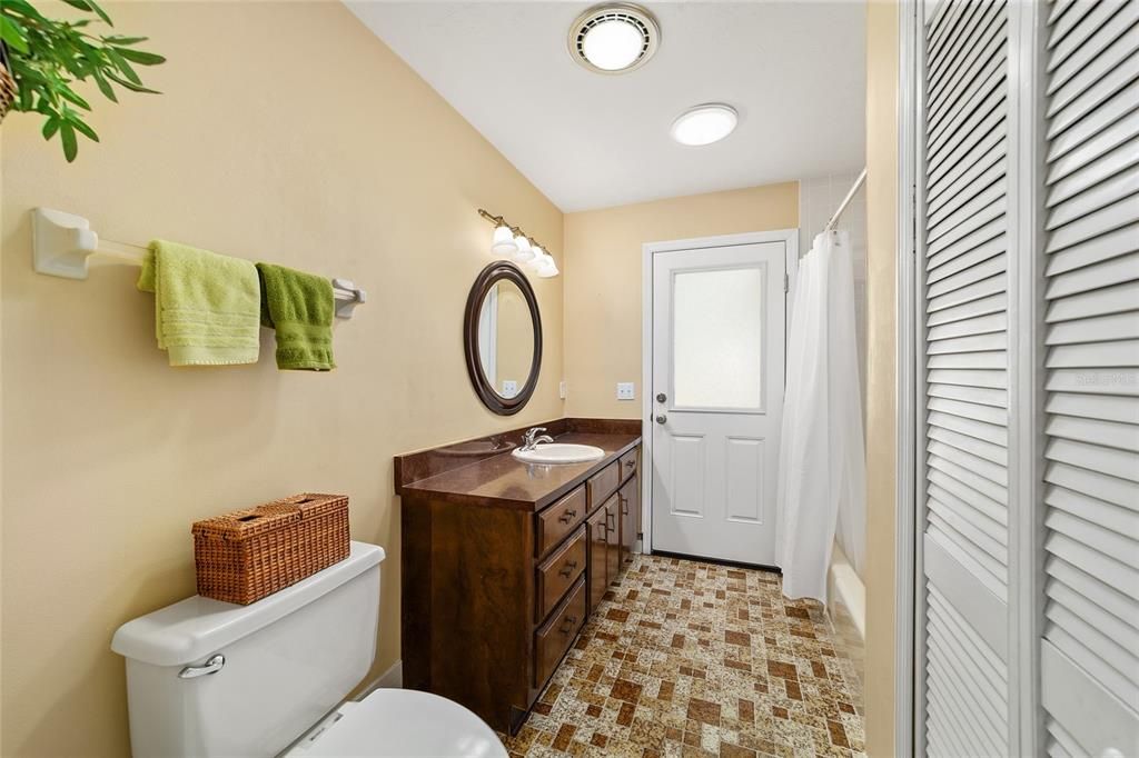 Activo con contrato: $349,000 (3 camas, 2 baños, 2258 Pies cuadrados)