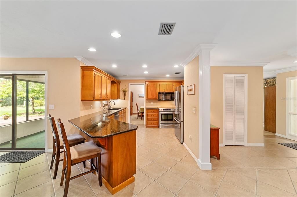 Activo con contrato: $349,000 (3 camas, 2 baños, 2258 Pies cuadrados)