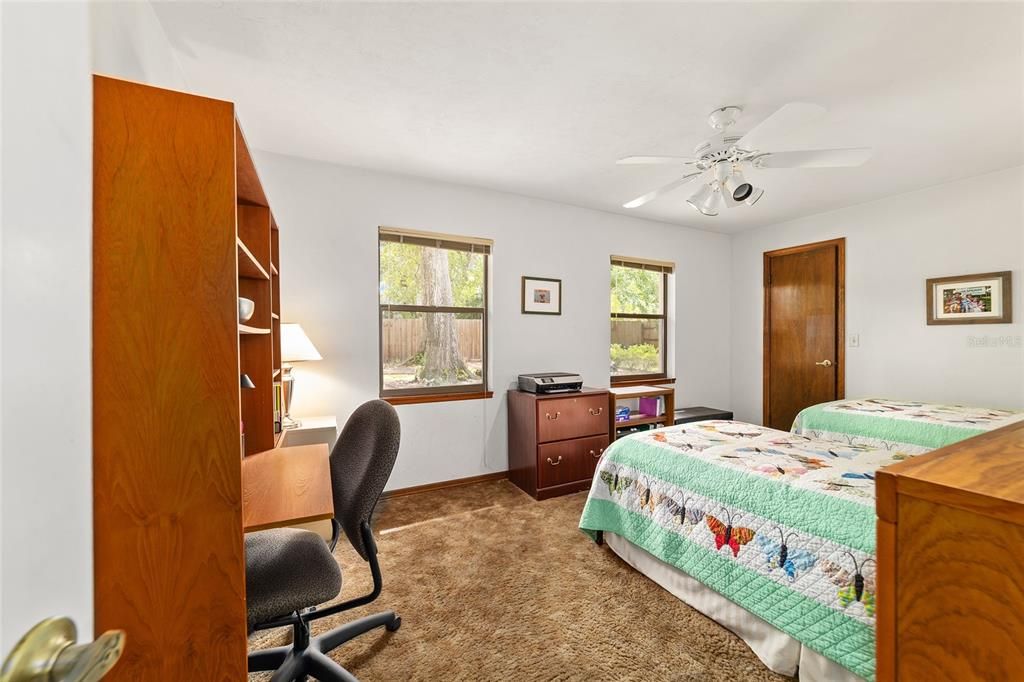 Activo con contrato: $349,000 (3 camas, 2 baños, 2258 Pies cuadrados)
