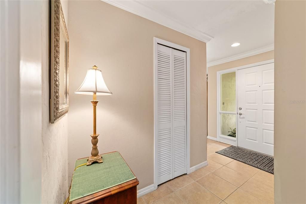 Activo con contrato: $349,000 (3 camas, 2 baños, 2258 Pies cuadrados)