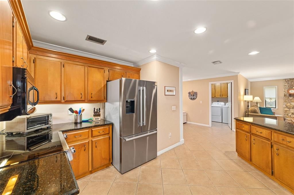 Activo con contrato: $349,000 (3 camas, 2 baños, 2258 Pies cuadrados)