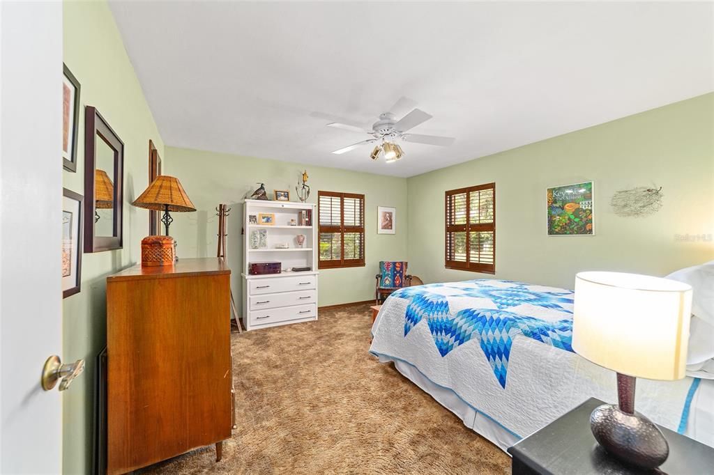 Activo con contrato: $349,000 (3 camas, 2 baños, 2258 Pies cuadrados)