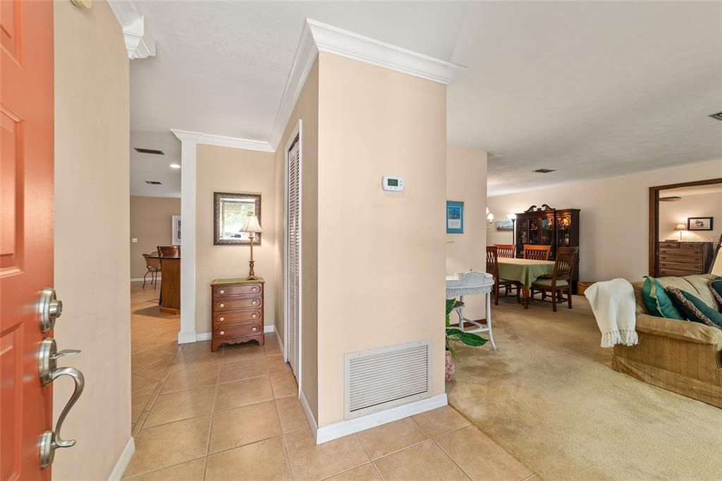 Activo con contrato: $349,000 (3 camas, 2 baños, 2258 Pies cuadrados)