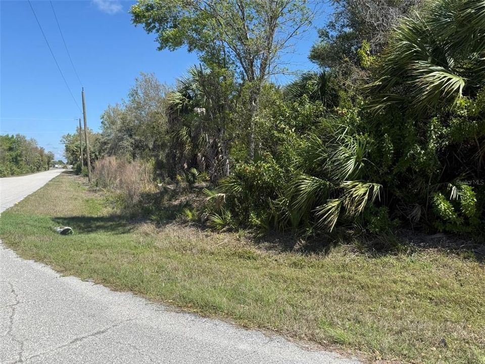 На продажу: $32,000 (0.36 acres)