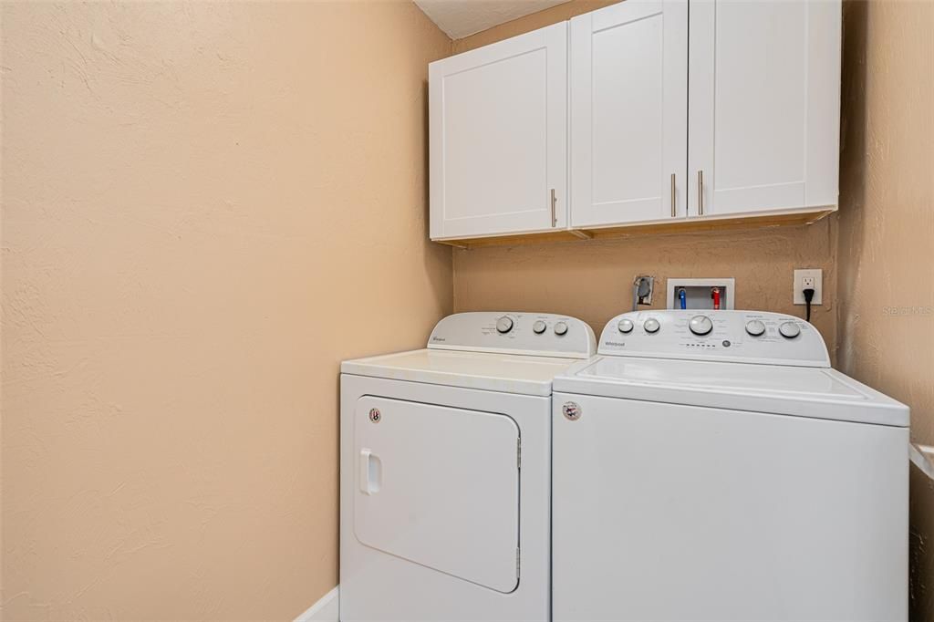 For Sale: $329,000 (2 beds, 2 baths, 1069 Square Feet)