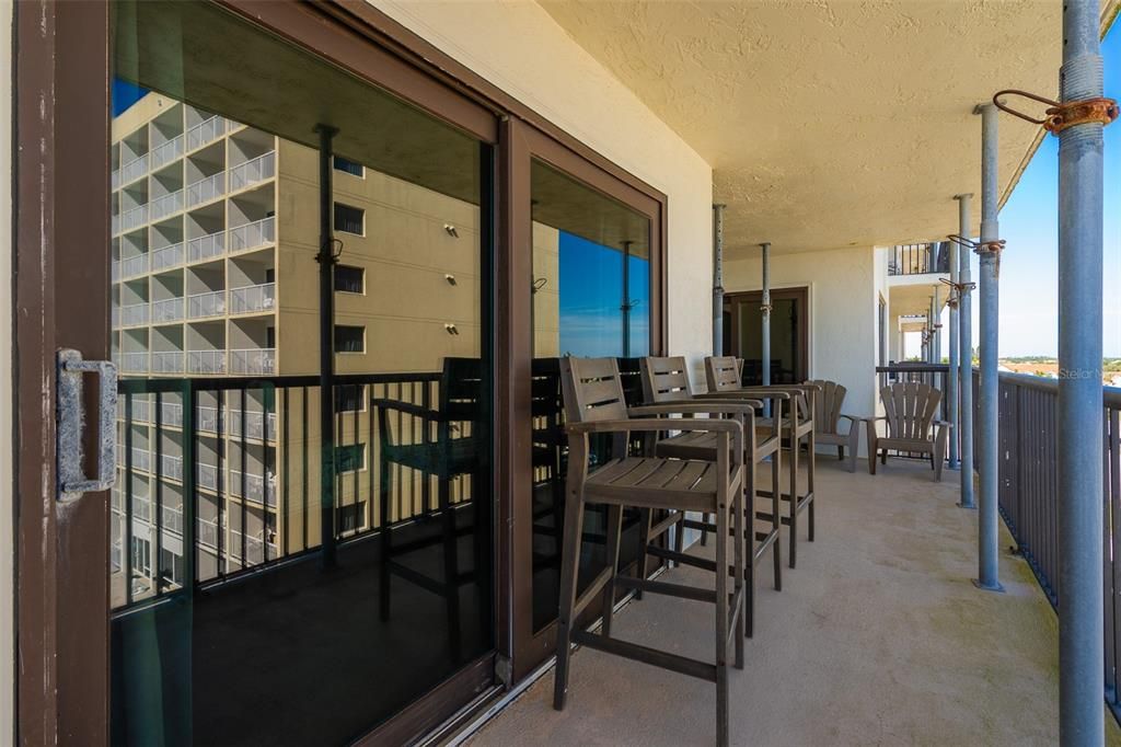 For Sale: $329,000 (2 beds, 2 baths, 1069 Square Feet)