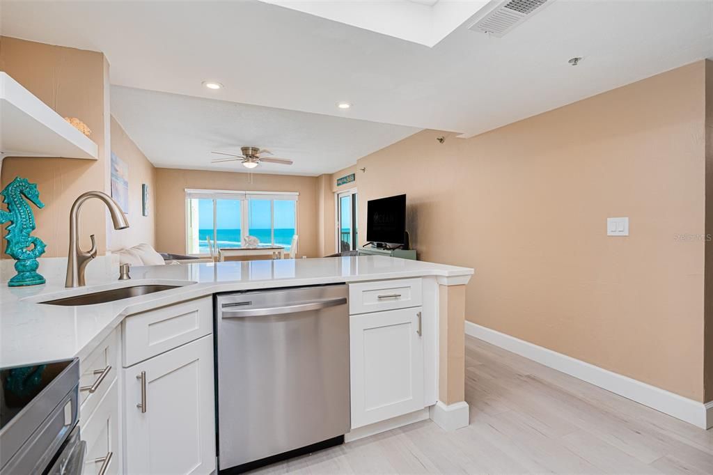For Sale: $329,000 (2 beds, 2 baths, 1069 Square Feet)