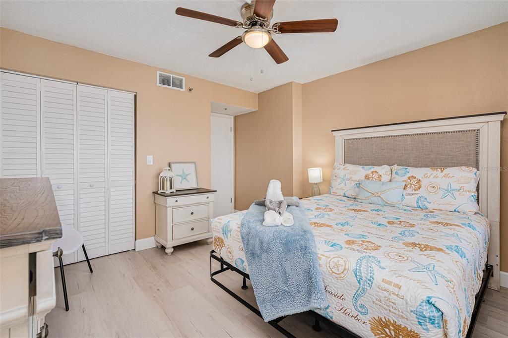 For Sale: $329,000 (2 beds, 2 baths, 1069 Square Feet)