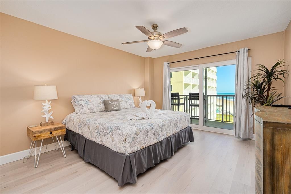 For Sale: $329,000 (2 beds, 2 baths, 1069 Square Feet)