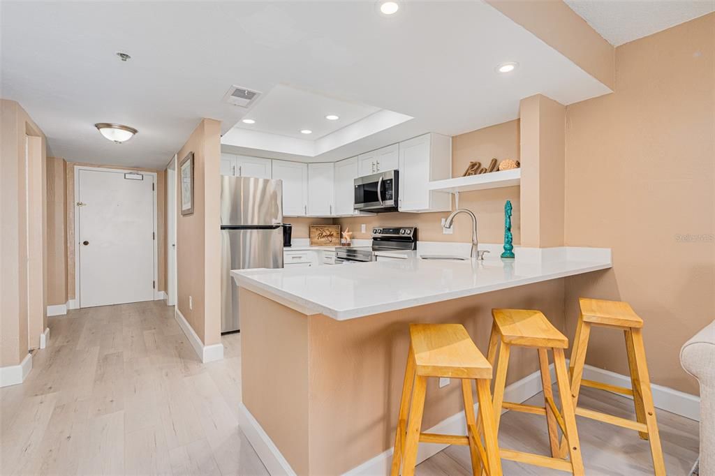 For Sale: $329,000 (2 beds, 2 baths, 1069 Square Feet)