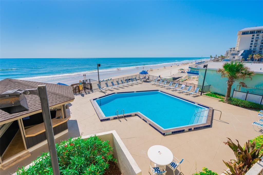 For Sale: $329,000 (2 beds, 2 baths, 1069 Square Feet)