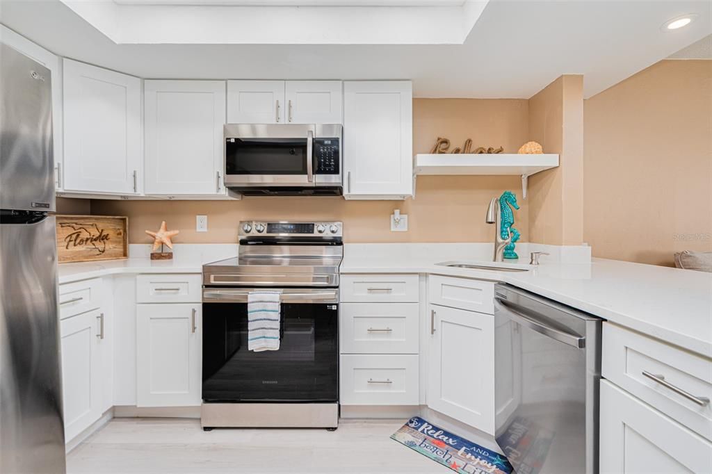 For Sale: $329,000 (2 beds, 2 baths, 1069 Square Feet)