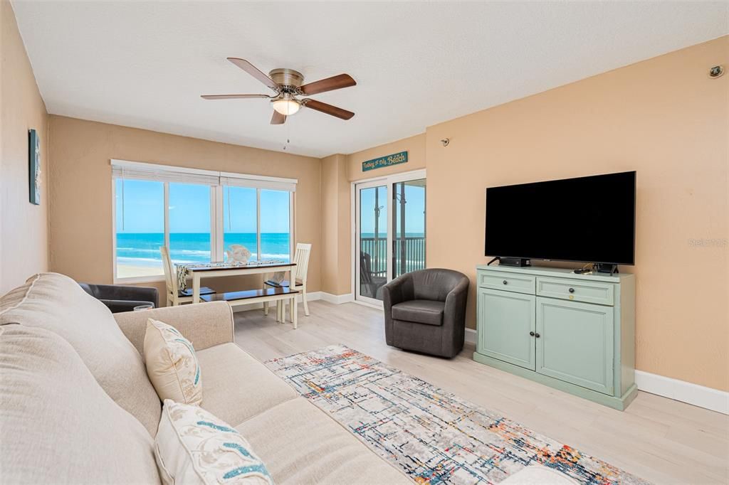 For Sale: $329,000 (2 beds, 2 baths, 1069 Square Feet)