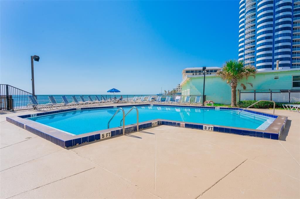 For Sale: $329,000 (2 beds, 2 baths, 1069 Square Feet)