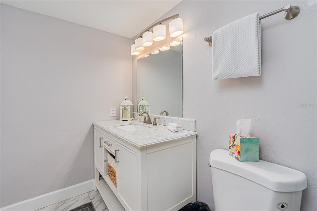 For Sale: $329,000 (2 beds, 2 baths, 1069 Square Feet)