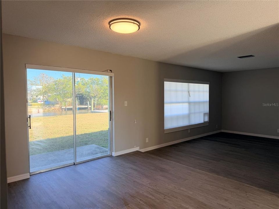 For Sale: $450,000 (3 beds, 2 baths, 1252 Square Feet)