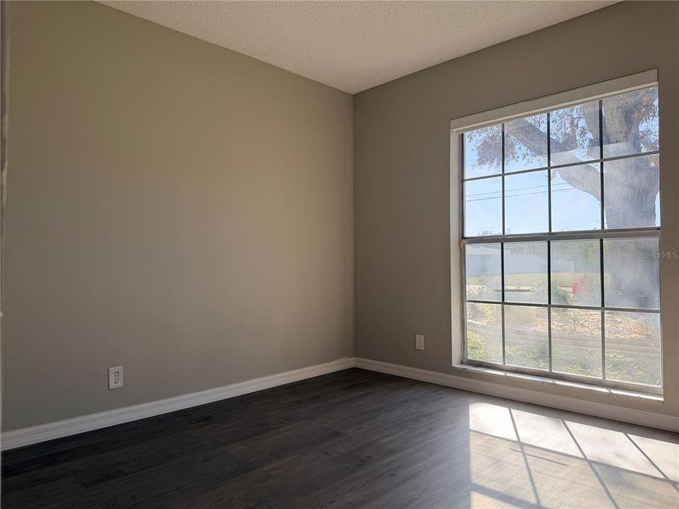 For Sale: $450,000 (3 beds, 2 baths, 1252 Square Feet)