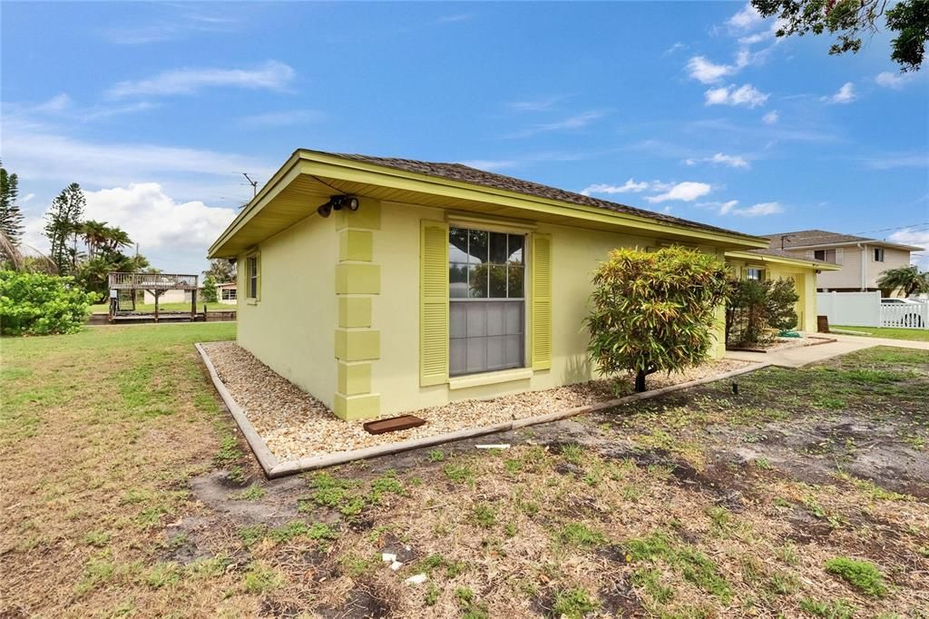 For Sale: $450,000 (3 beds, 2 baths, 1252 Square Feet)