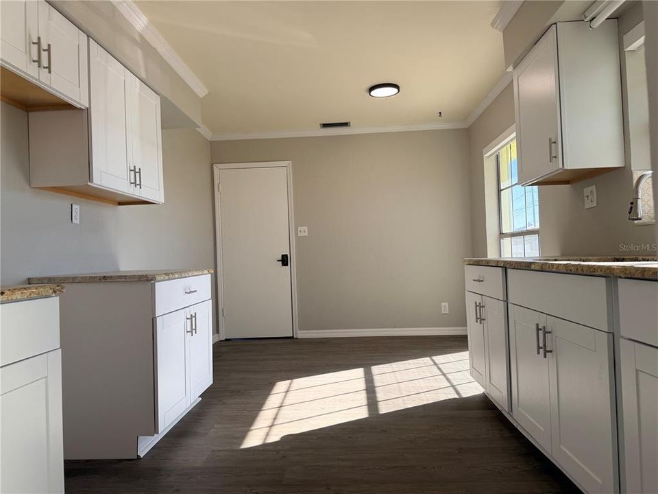 For Sale: $450,000 (3 beds, 2 baths, 1252 Square Feet)