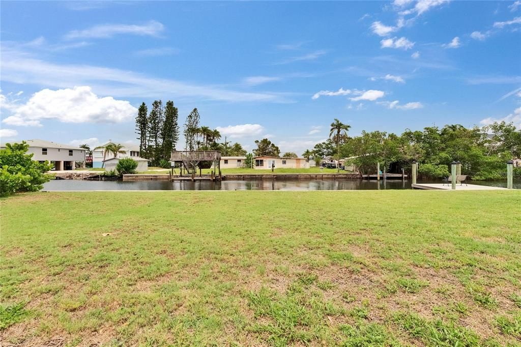 For Sale: $450,000 (3 beds, 2 baths, 1252 Square Feet)