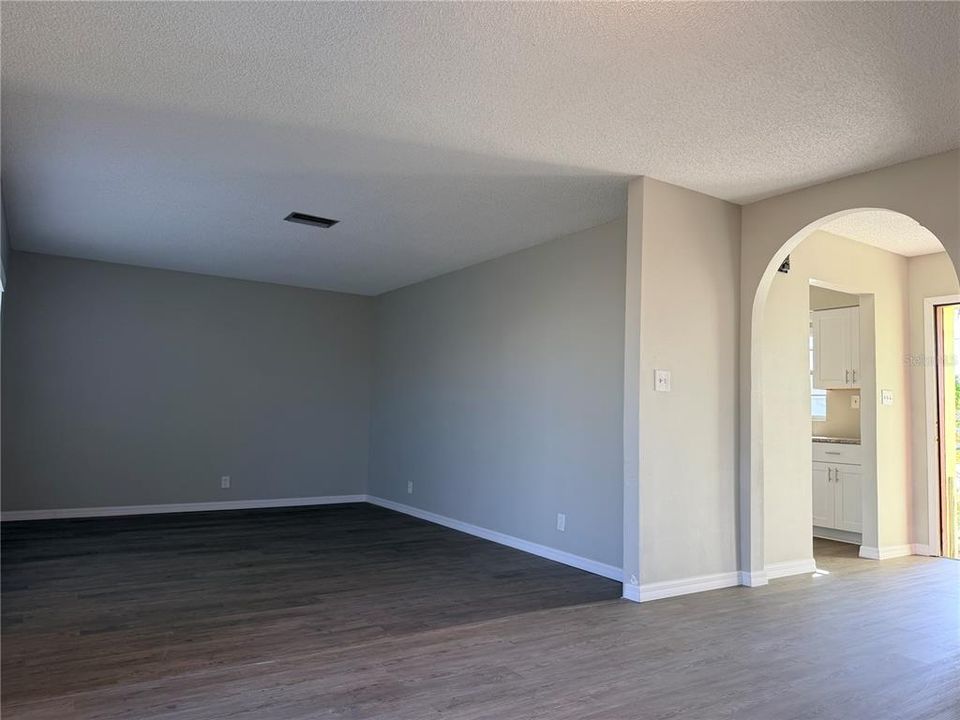For Sale: $450,000 (3 beds, 2 baths, 1252 Square Feet)