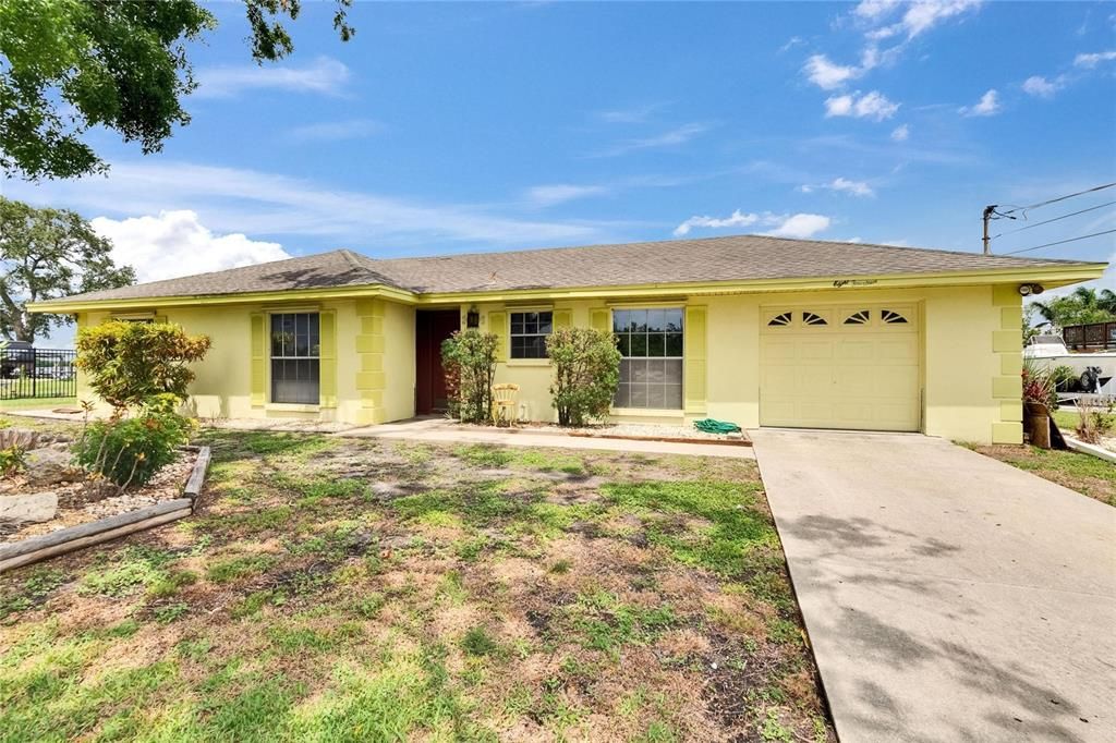 For Sale: $450,000 (3 beds, 2 baths, 1252 Square Feet)