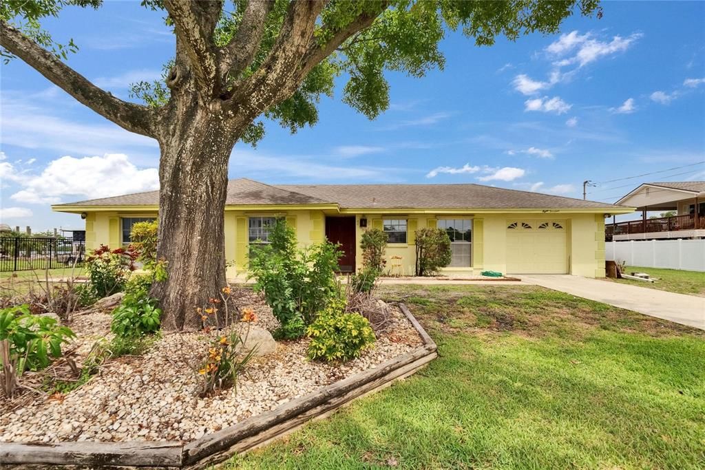 For Sale: $450,000 (3 beds, 2 baths, 1252 Square Feet)